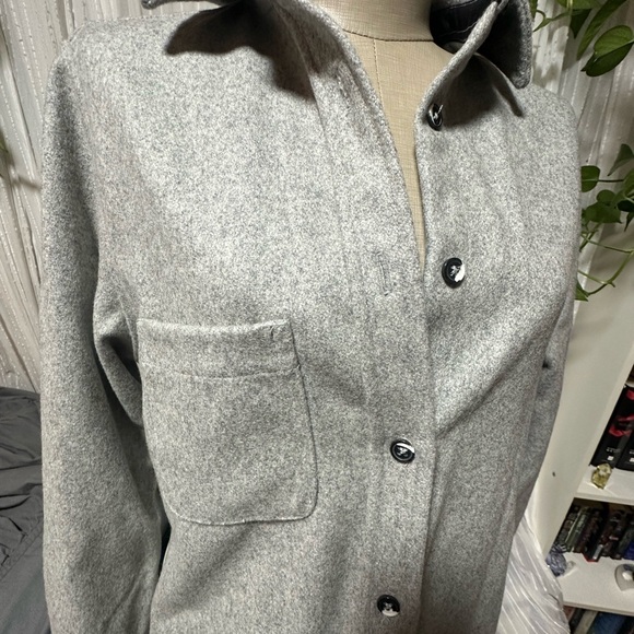 Stylish Women's Gray Utility Jacket - Picture 3 of 8